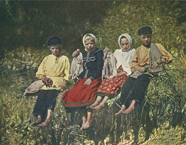 Sergey Prokudin-Gorsky
Pictures from nature. Peasant children
The Russian Empire. 1906
Photo paper, photomechanical (color) printing.
Collection of Multimedia Art Museum, Moscow