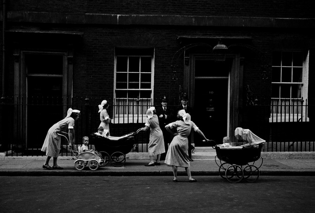 Philip Jones Griffiths.
Nannies outside Number 10, Downing Street.
London, 1959.
Courtesy of the Philip Jones Griffiths Foundation and Trolley Books.
© Philip Jones Griffiths Foundation