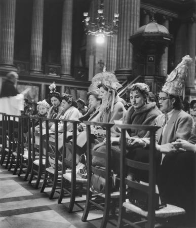 Janine Niepce.
A mass in day of sacred Ekaterina in church Madeleine. 
November 25, 1959. 
©Janine Niepce/RAPHO