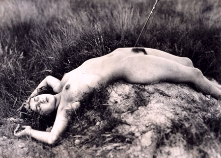 Gerhard Riebicke.
Naked with Arrow. 
1926. 
Bodo Niman Gallery, Berlin