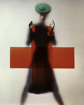 Erwin Blumenfeld.
Variation on the cover photograph of Vogue US,
“Do Your Part for the Red Cross”, March 15th, 1945.
Collection Henry Blumenfeld.
© The Estate of Erwin Blumenfeld