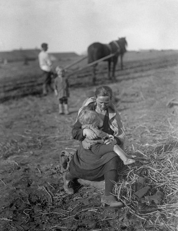 Arkadi Shayhet.
Kolomenskoye village. Breastfeeding mother at ploughed field. 
1927. 
Private collection, Moscow