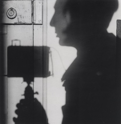 André Kertész. Self-Portrait. Paris, France. 1927/1967 
From negative paper, gelatin silver print 
© Ministere de la Culture – Mediatheque du Patrimoine, Dist. RMN-Grand Palais / André Kertész Courtesy of André Kertész Memorial Museum, Szigetbecse, Hungary