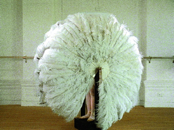 Rebecca Horn.
The Feathered Prison Fan.
1978.
Private collection Rebecca Horn.
© Rebecca Horn, VG Bild Kunst.
Filmstill.
Courtesy of Rebecca Horn