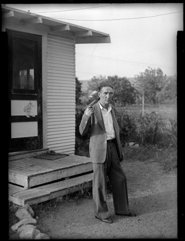 Unknown.
Medium shot of man standing in front of back porch aiming gun to his head.
02.10.1942.
Gelatin silver print. 
Courtesy Fototeka Los Angeles