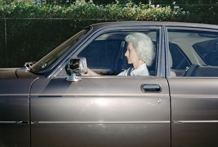 Andrew Bush.
Woman caught in traffic while heading southwest on U.S. Route 101 near the Topanga Canyon Boulevard exit, Woodland Hills, California, at 5 38 p.m. in the summer of 1989.
From the series Vector Portraits.
Digital C-Print.
© Andrew Bush, Courtesy Yossi Milo Gallery, New York; Julie Saul Gallery, New York